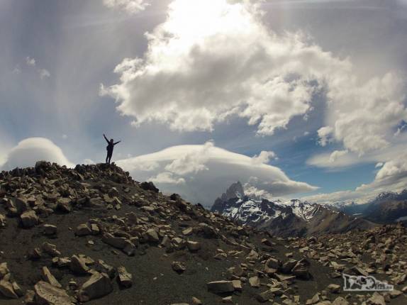 A Ana no cume da Loma del Pliegue Tumbado, no Parque Ncional Los Glaciares, em el Chaltén, na Argentina